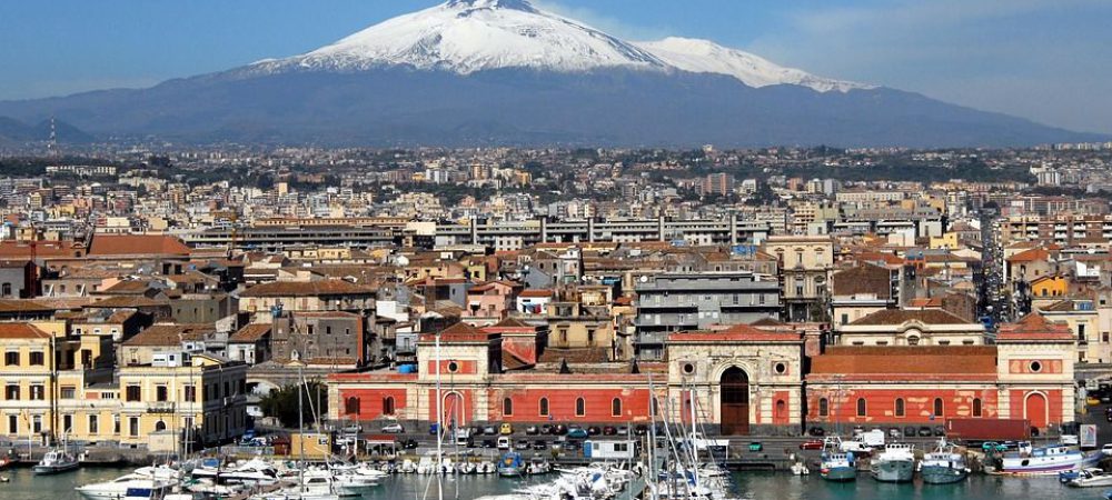 catania met de Etna op de achtergrond